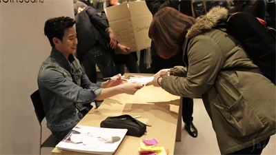 팬한테 거절당하는 연예인들.gif | 인스티즈