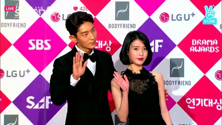 아이유 이준기 연기대상 레드카펫 | 인스티즈