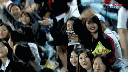 사직구장 상큼발랄한 여고생들 | 인스티즈