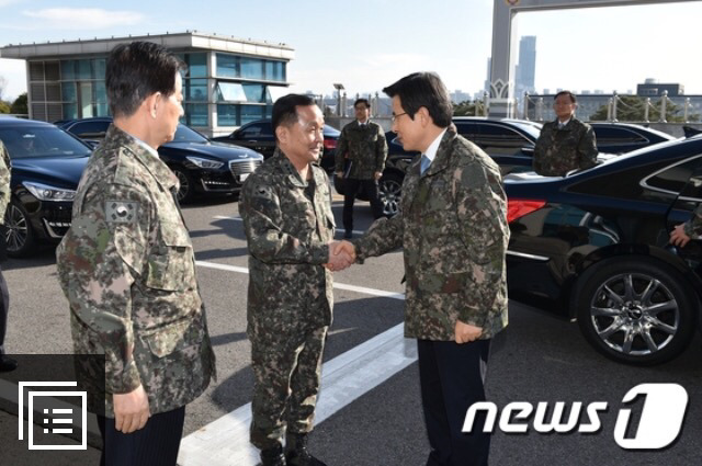 군복 입은 황교안 대통령 권한대행 | 인스티즈