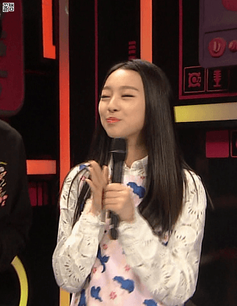 [인기가요] 어제자 이수민 MC컷.gif | 인스티즈