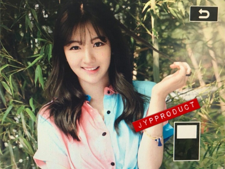 트와이스 잔디에서.jpg | 인스티즈