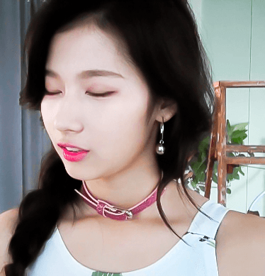 [twice] 오늘자 미나토자키 사나 움짤.gif | 인스티즈