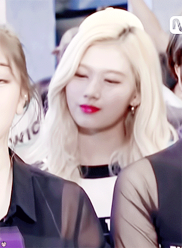 [트와이스] 섹시한거 할까 큐티한거 할까.gif | 인스티즈
