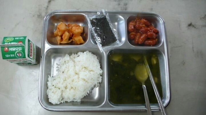 군대 아침메뉴로 군대리아 vs 쏘야+김+미역국 조합 | 인스티즈