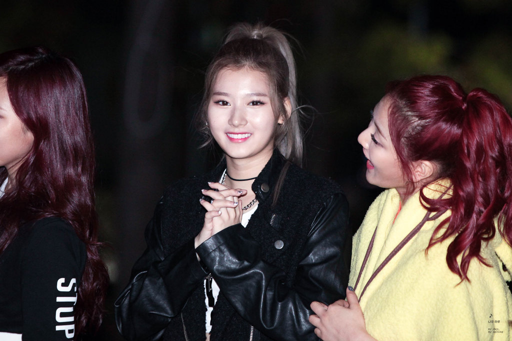 매일 헤어스타일이 바뀌는 트와이스 사나.jpg | 인스티즈