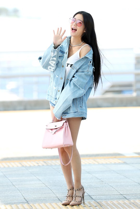 오늘자 클라라 몸매ㄷㄷㄷㄷ | 인스티즈