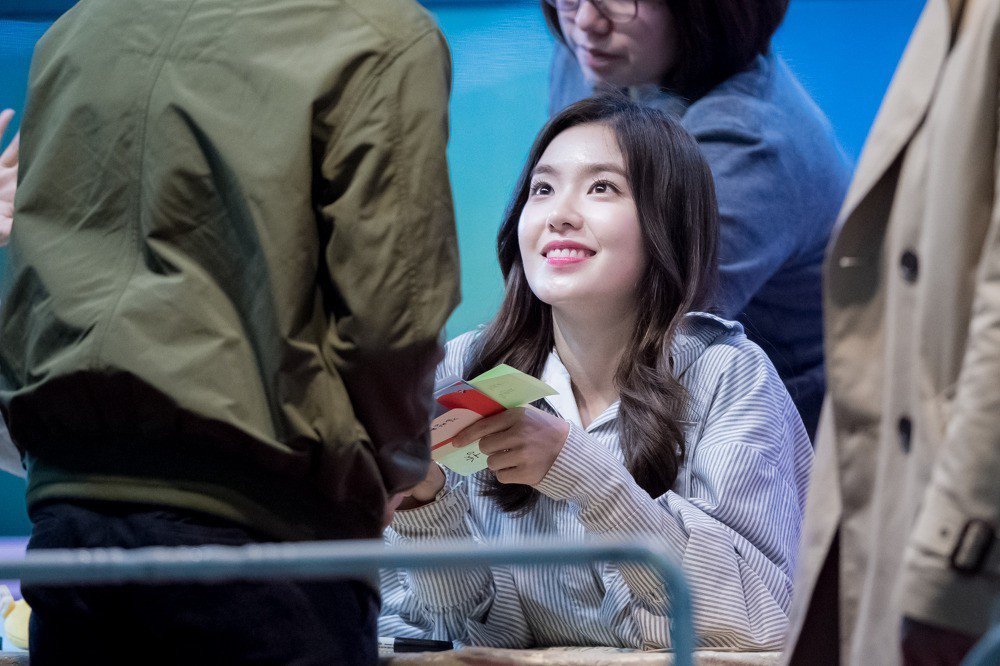 눈에서 꿀 떨어지는 아이린 | 인스티즈