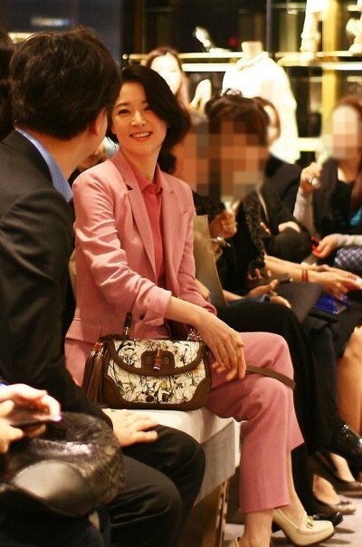 핑크수트 입은 여자연예인들.jpg | 인스티즈