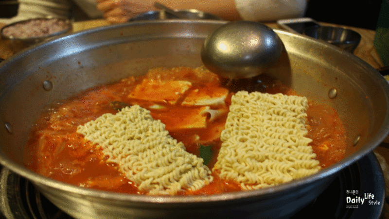 아침점심저녁야식 돼지고기 김치찌개 움짤 gif | 인스티즈