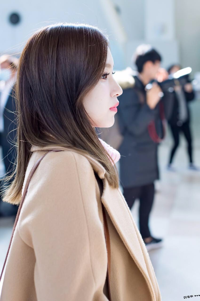 모모링히잉...가기싫어라고 말하는듯한 161111 김포공항 +미나 | 인스티즈