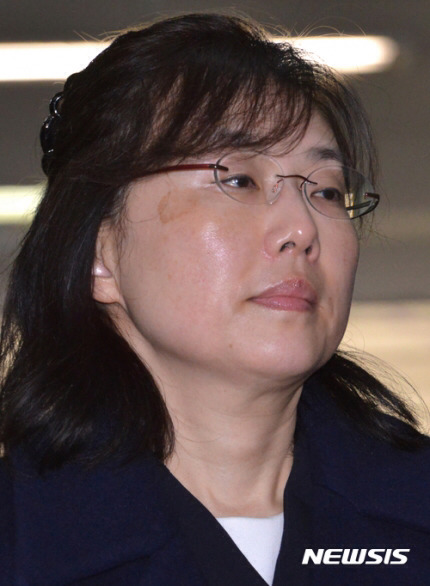 설날 푹 쉬고 특검에 출근한 조윤선 | 인스티즈