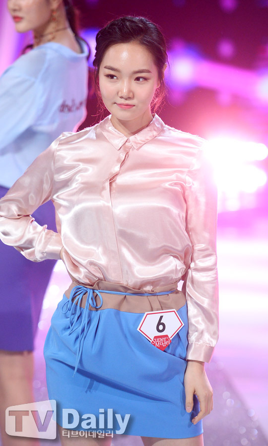 오늘자 슈퍼모델 선발대회 이경실 딸 손수아.jpg | 인스티즈