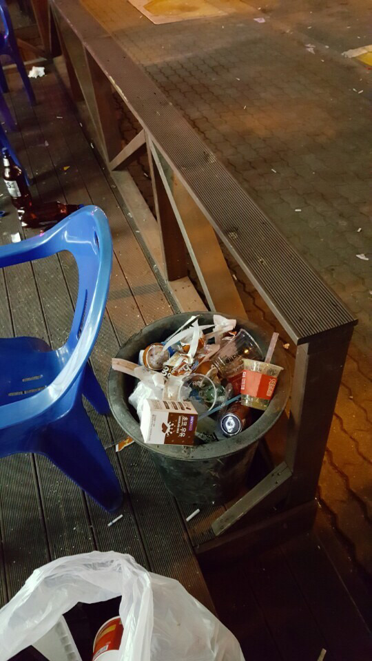 편의점 테이블 쓰레기.jpg | 인스티즈