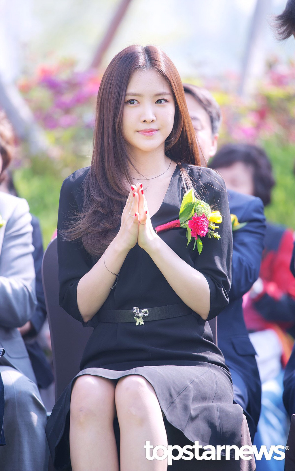 오늘자 손나이쁜 손나으니 | 인스티즈