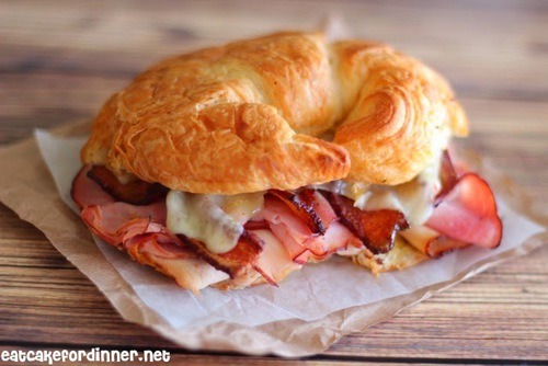 Croissant (크로와상) + Pain au Chocolat (뺑오쇼콜라) | 인스티즈