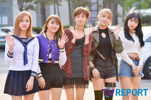 뮤비의상 입고 출근한 트와이스 | 인스티즈