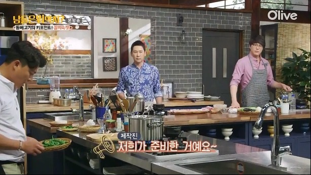 자신의 모든 것을 들고와서 예능 출연하신 분.jpgif | 인스티즈