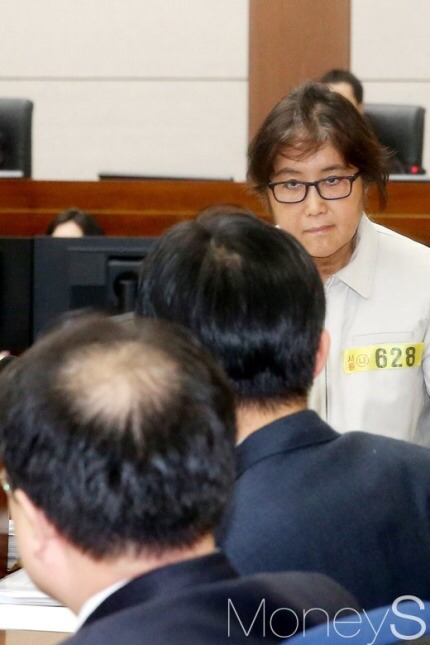 [오늘자] 방청석 째려보는 최순실 | 인스티즈