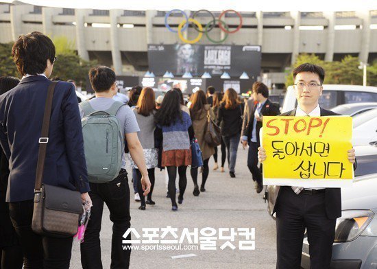 콘서트장 앞 깽판 레전드.jpg | 인스티즈