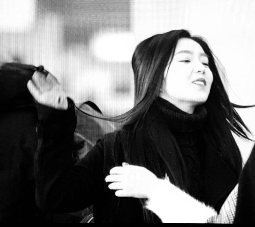 오늘자 일본 출국하는 레드벨벳 완전체 | 인스티즈