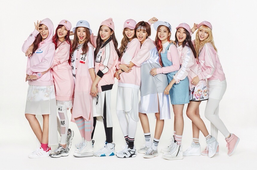 옆으로 선 트와이스.jpg | 인스티즈