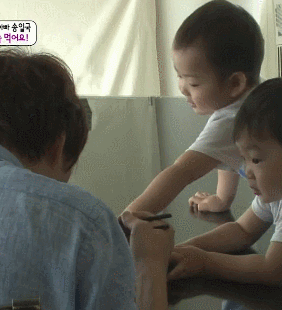 [슈퍼맨이돌아왔다] 보기엔 귀엽지만 내가 직접 할 엄두는 안 나는 세쌍둥이 육아ㅎㄷㄷ | 인스티즈