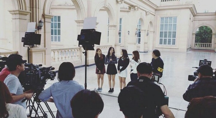 완전체 예능촬영현장에서 전소미 흑발 ㄷㄷ | 인스티즈