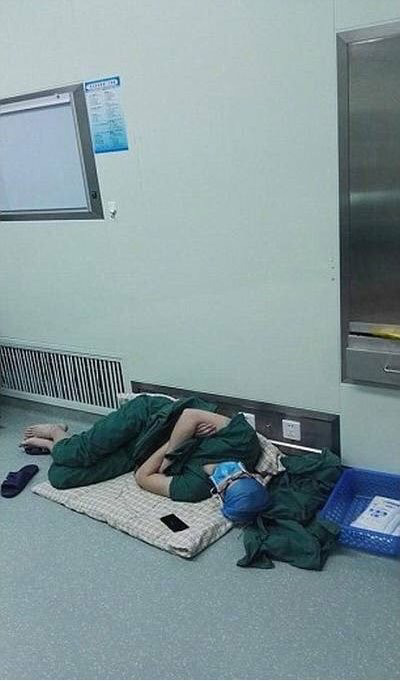 한국 메디컬 드라마에서는 보여주지 않았던 외과의사 | 인스티즈
