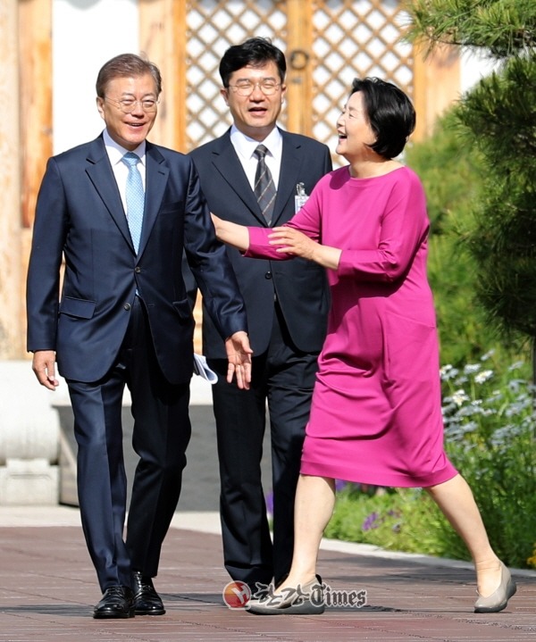 오늘자 문재인 대통령 출근길 .jpg | 인스티즈