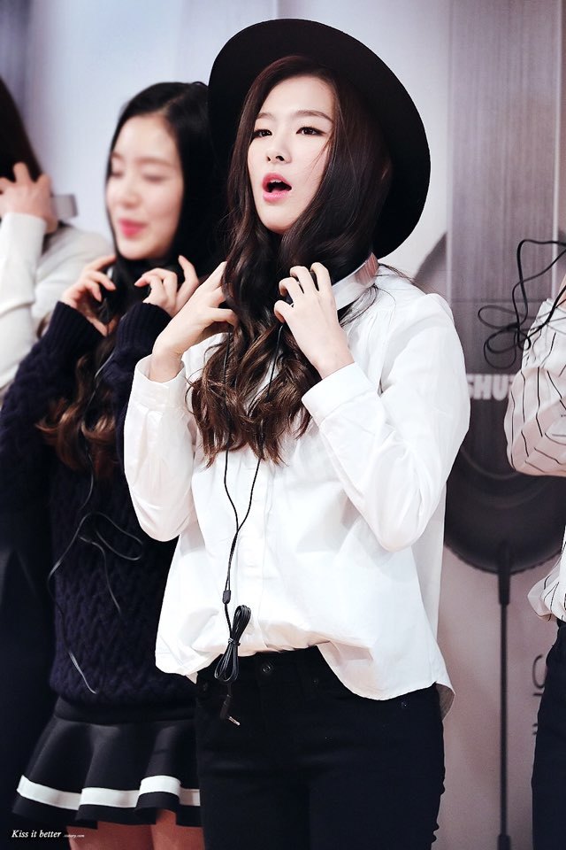 멤버들이 옷 못입는다고 놀렸던 슬기.JPG (레드벨벳) | 인스티즈