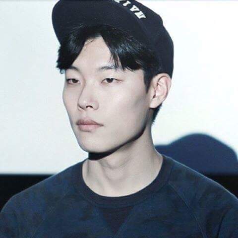 류준열로 알아보는 남자 앞머리 까기 vs 내리기 | 인스티즈