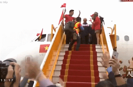 박항서 베트남 입국 짤.GIF | 인스티즈