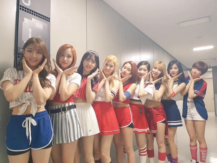 JYP엔터테이먼트 전자공시 트와이스 단체짤 | 인스티즈