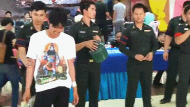 제비뽑기로 군대가는 태국.gif | 인스티즈