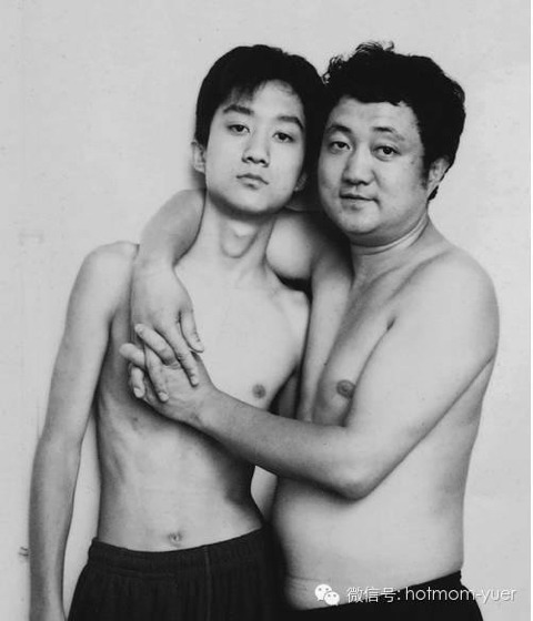 무려 27년간 매년 아들과 같은 사진을 찍은 아버지 | 인스티즈