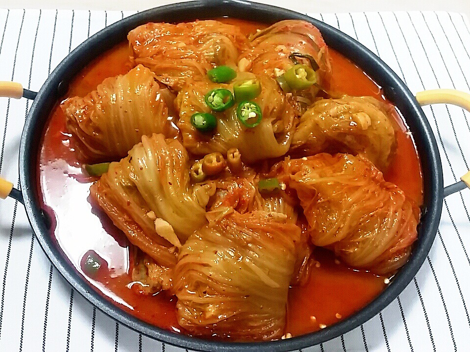 묵은지 김치찜 (feat. 밥도둑) | 인스티즈