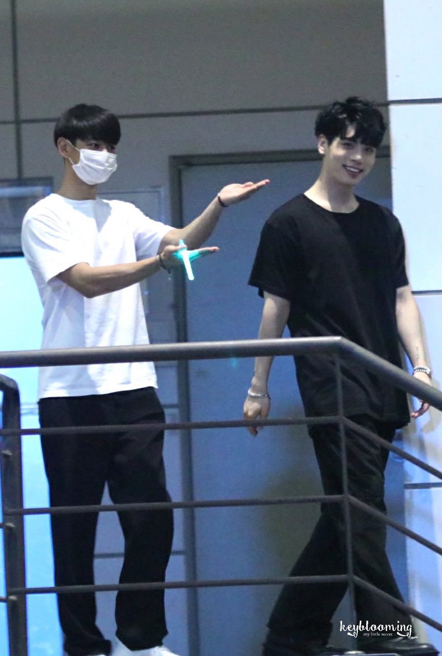 [샤이니] 화이트티셔츠를 입은 민호 | 인스티즈