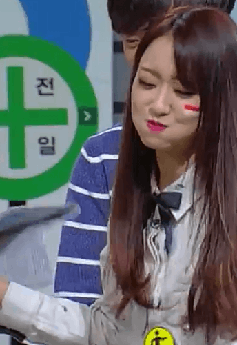 멀미 체험하는 경리 | 인스티즈