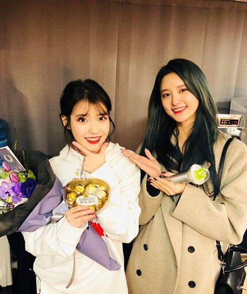 여자가수들과 찍은 아이유 모음.IU | 인스티즈