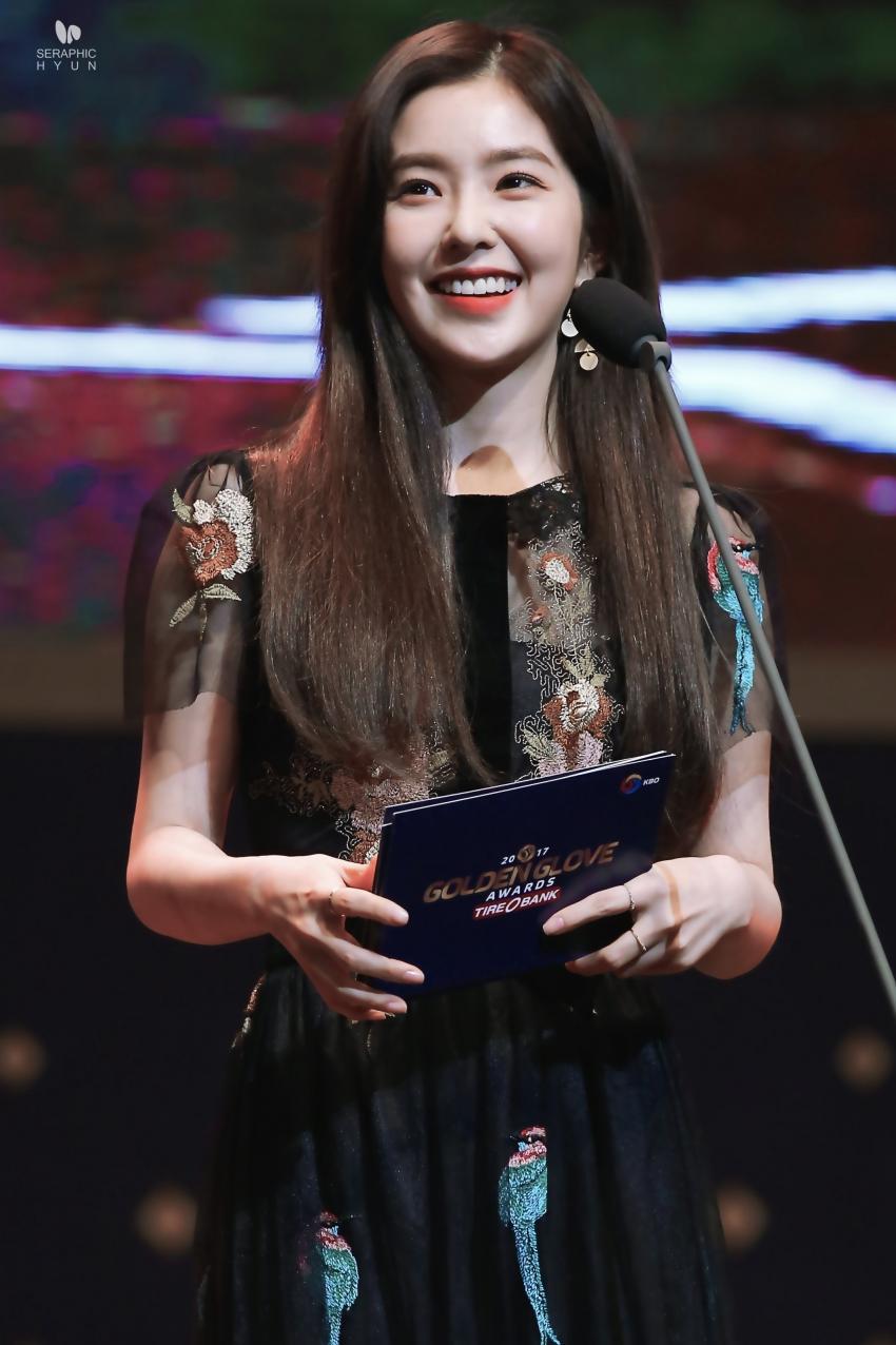 시상식에서 미모 폭격하고 다니는 아이린.jpg | 인스티즈