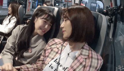 180621. 프로미스나인 멤버와 함께 있는 맏언니 이새롬.jpg | 인스티즈