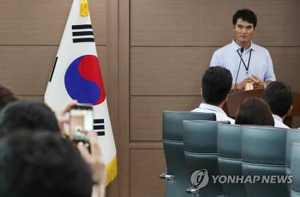 다들 첨에는 절 보고 좋아하시더라구요 | 인스티즈