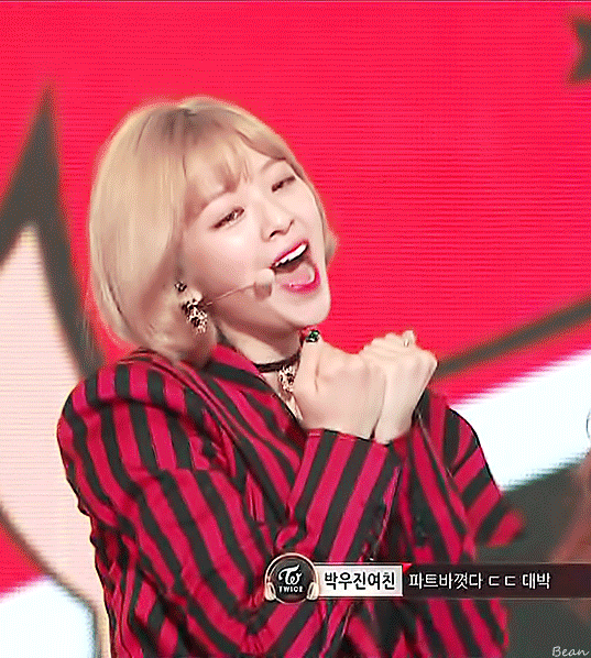 이제 단발이 자리잡은 듯한 가요대제전 정연.gif | 인스티즈
