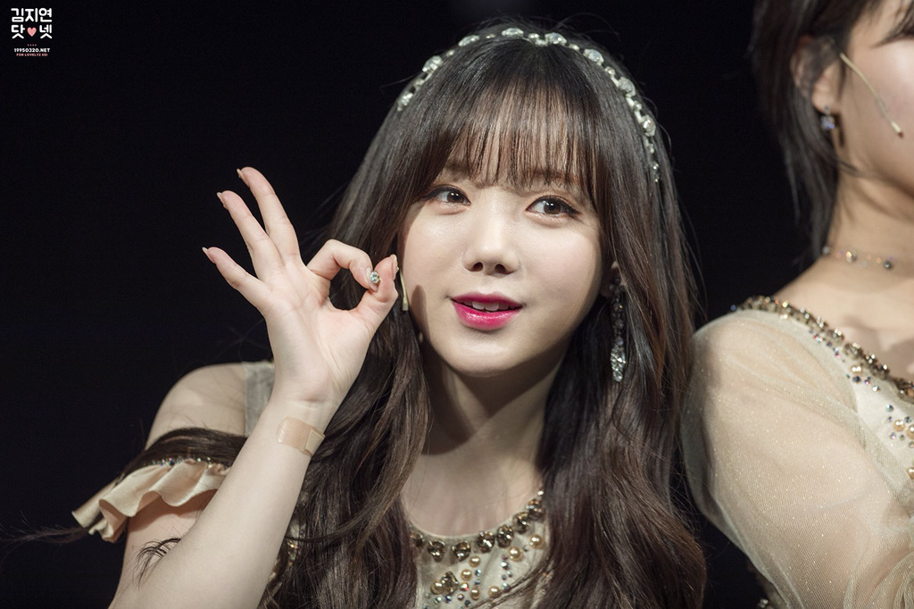 [러블리즈] 밥도 먹고 난로가에 앉으니 자연스레 졸음이 쏟아져서 케이 | 인스티즈
