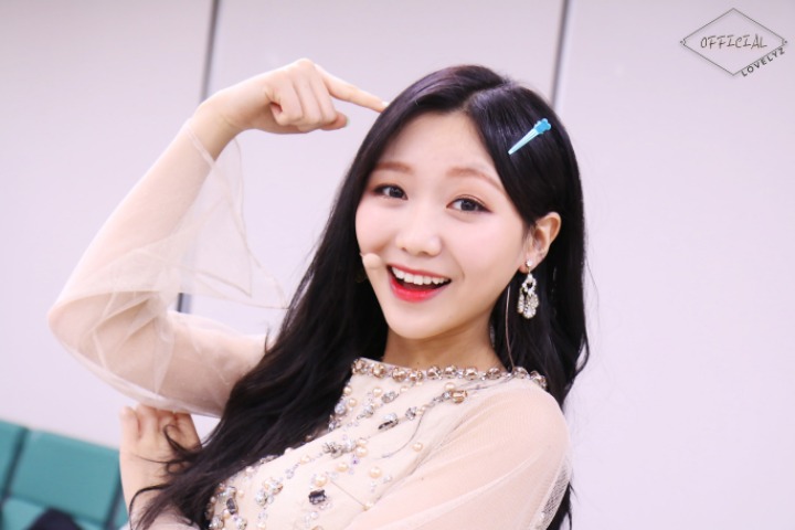 [러블리즈] 퇴근길 버스가 생각보다 널널해서 수정이 | 인스티즈