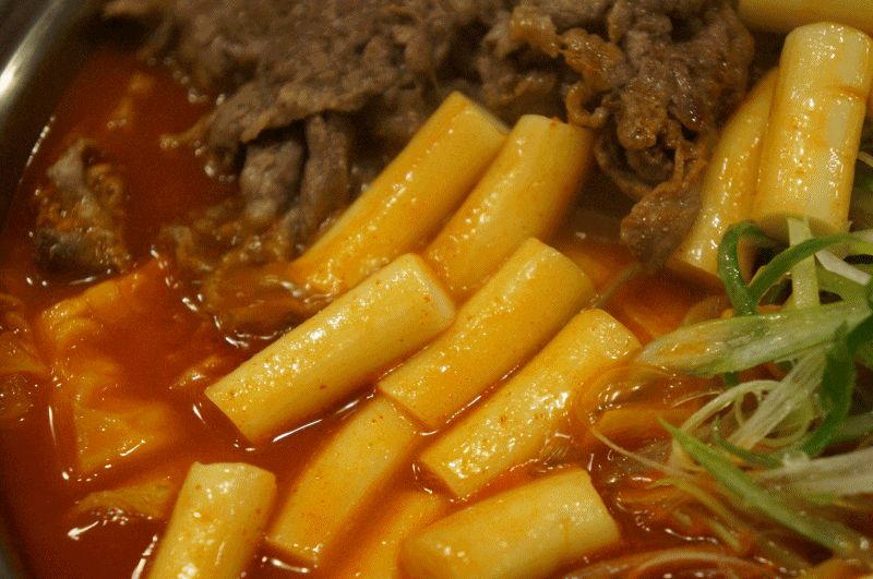 불고기순대오징어튀김 토핑! 청년다방 떡볶이 gif | 인스티즈