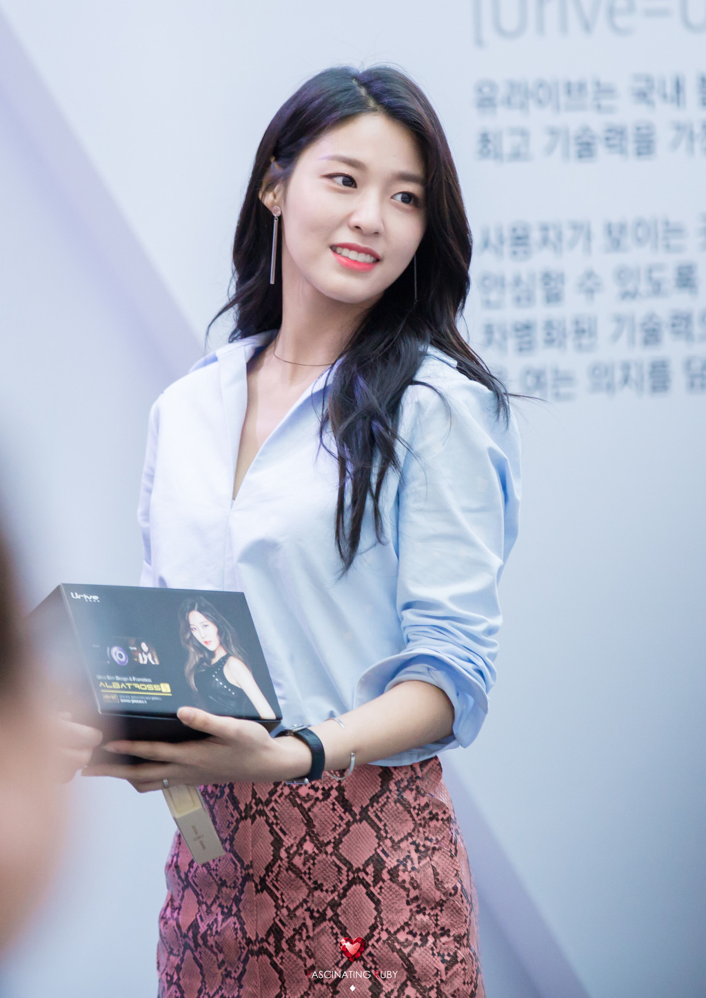 오늘 생일을 맞은 설현이.jpgif | 인스티즈
