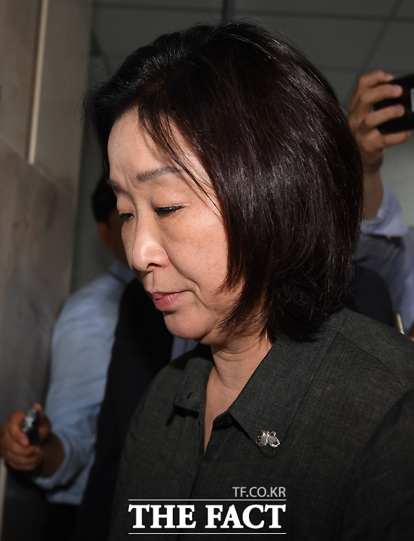 침통한 표정으로 의원실 나서는 심상정 | 인스티즈