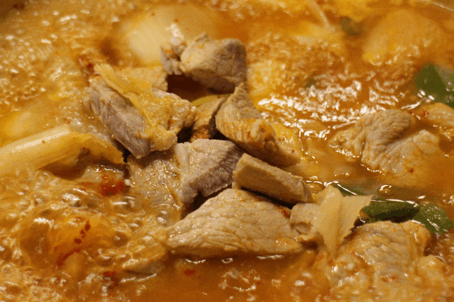 돼지고기 김치찌개.gif | 인스티즈